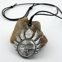 Halskette Zinn kleine Sonne mit Gesicht 90cm