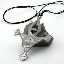 Halskette mit Zinn-Anhänger 110cm