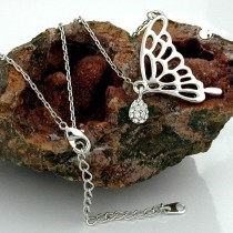 Halskette mit Anhänger Flügel 45cm