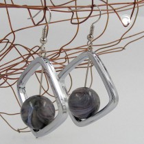 Ohrhaken Viereck mit Perle silber-grau