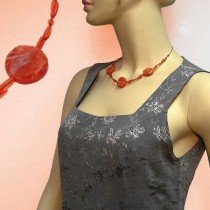Collier Halskette Scheibe hellrot-marmoriert Draht 45cm