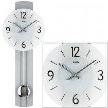 Wanduhr Quarz mit Pendel silbern verchromte Applikationen Pendeluhr