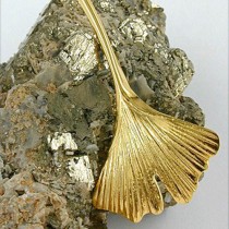 Brosche Ginkgoblatt glänzend 333 Gold