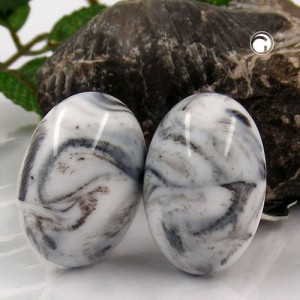 Ohrring oval weiß-grau-marmoriert