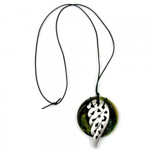 Halskette Scheibe mit Blatt grün-asi 90cm