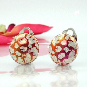 Ohrring 18mm gehämmert rot-weiß-AB