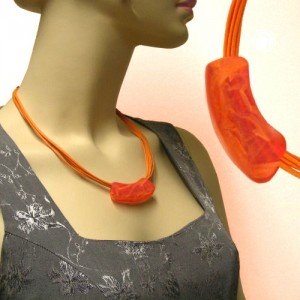 Collier Halskette Rohr flach orange-marmoriert 50cm