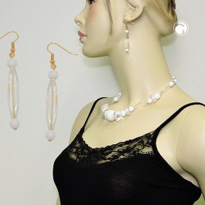 Ohrhaken Rillenolive kristall weiß