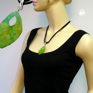 Halskette Amulett grün-oliv Velourband 50cm