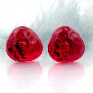 Ohrstecker rot-transparent gehämmert