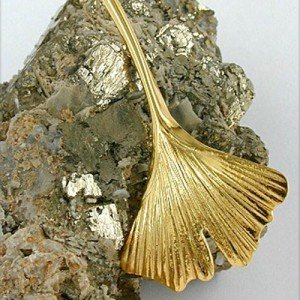 Brosche Ginkgoblatt glänzend 333 Gold