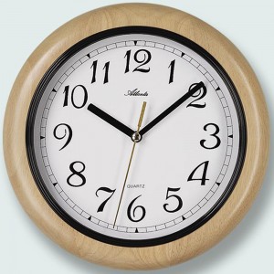 Wanduhr Quarz analog rund Holz Erle