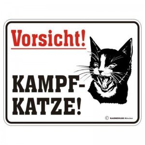 geprägtes Blechschild - Vorsicht Kampfkatze