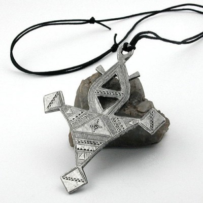 Halskette mit Zinn-Anhänger 110cm