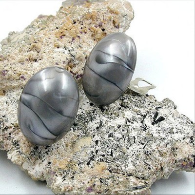 Ohrring oval 25 grau-seidig